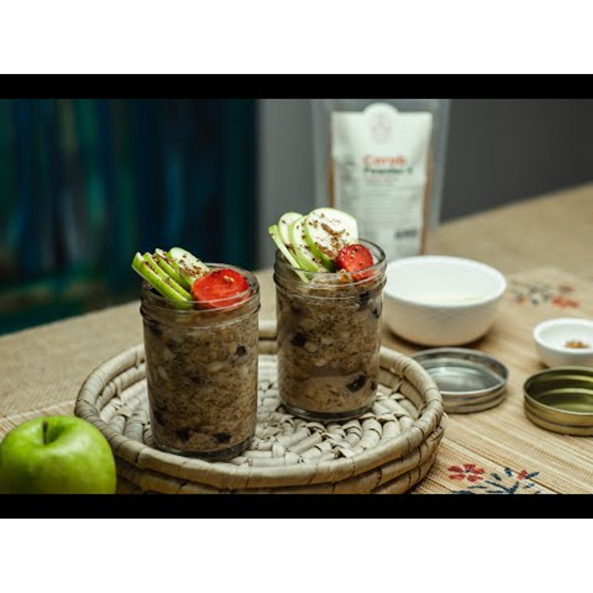 Apple bircher overnight oats